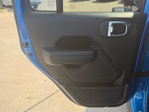 Used 2021 Jeep Wrangler Unlimited Sport AWD/4WD image 15