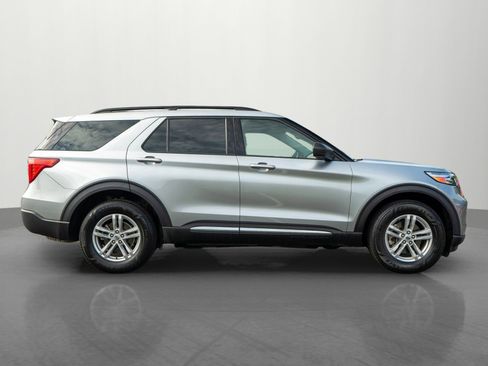 Used 2024 Ford Explorer XLT w/ Equipment Group 202A AWD/4WD image 8