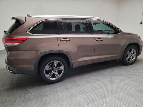 Used 2018 Toyota Highlander Limited Platinum FWD image 10
