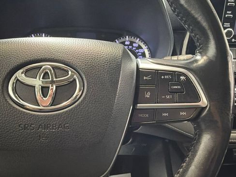 Used 2020 Toyota Highlander LE AWD/4WD image 29