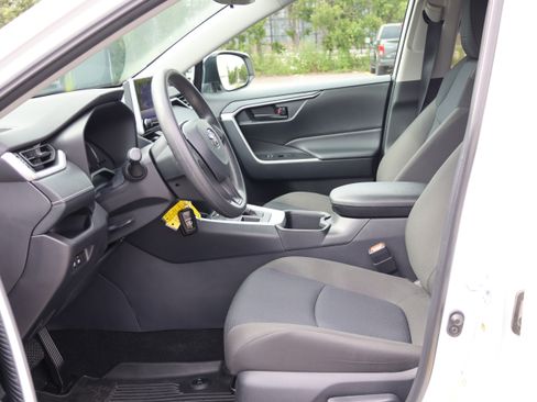 Used 2025 Toyota RAV4 LE AWD/4WD image 23