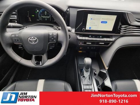 Used 2025 Toyota Camry SE w/ Convenience Package FWD image 27