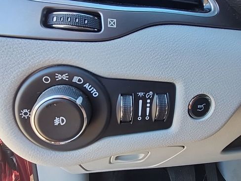 Used 2020 Jeep Cherokee Limited image 32