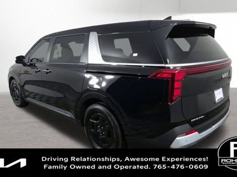 Used 2025 Kia Carnival image 8