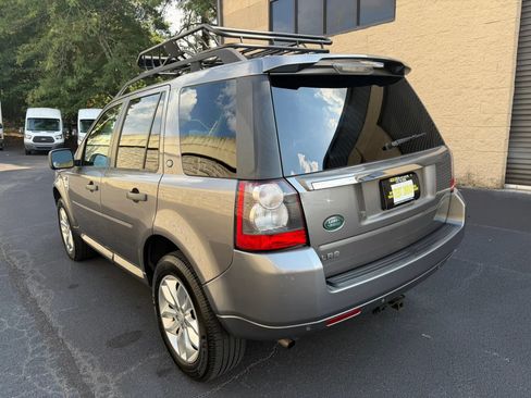 Used 2011 Land Rover LR2 HSE AWD/4WD image 9
