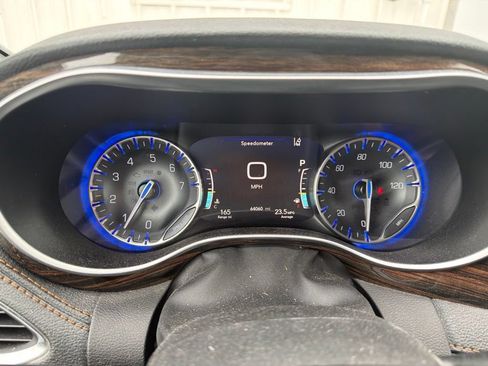 Used 2023 Chrysler Pacifica Pinnacle AWD/4WD image 8