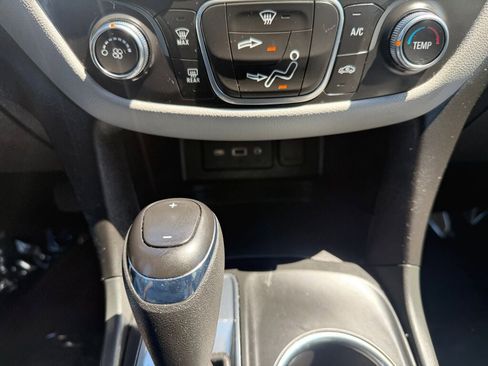 Used 2021 Chevrolet Equinox LS FWD image 19