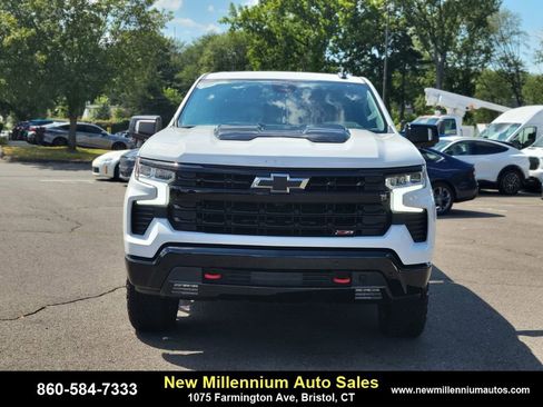 Used 2024 Chevrolet Silverado 1500 LT Trail Boss w/ Convenience Package II image 8