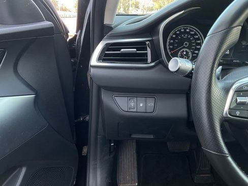 Used 2025 Genesis G70 2.5T image 23