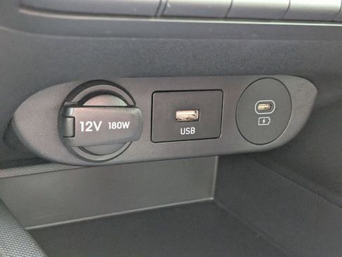 Used 2024 Hyundai Elantra SE FWD image 19