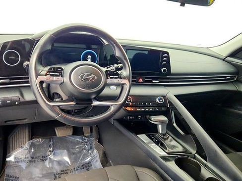 Used 2022 Hyundai Elantra SEL w/ Convenience Package FWD image 12