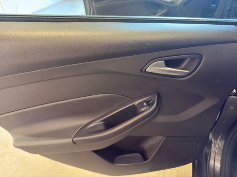 Used 2015 Ford Focus SE FWD image 24