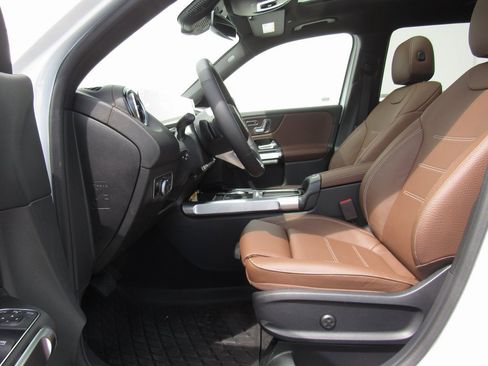 New 2025 Mercedes-Benz GLB 250 4MATIC image 10