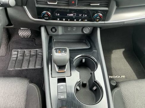 Used 2025 Nissan Rogue SV FWD image 12