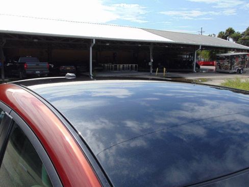 Used 2012 Nissan Leaf SL FWD image 4