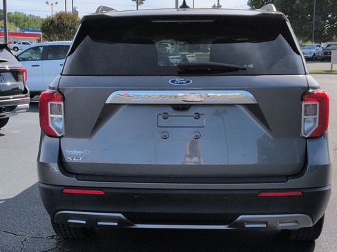 Certified 2022 Ford Explorer XLT w/ Equipment Group 202A RWD image 5