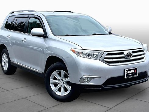 Used 2012 Toyota Highlander 4WD w/ Tech Pkg image 3