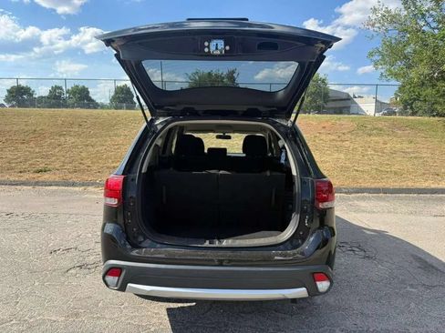 Used 2017 Mitsubishi Outlander ES AWD/4WD image 9