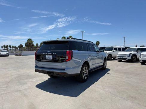 Used 2025 Ford Expedition Max Active RWD image 3