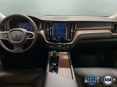 Used 2023 Volvo XC60 B5 Plus image 12