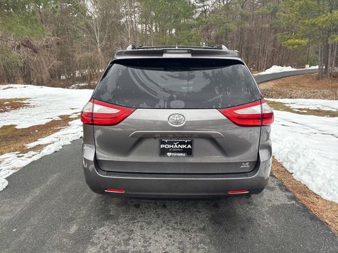 Used 2018 Toyota Sienna LE image 15