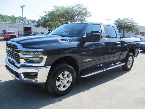 Used 2026 RAM 2500 Big Horn AWD/4WD image 4