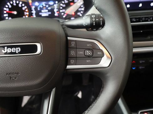 Used 2025 Jeep Compass Limited AWD/4WD image 37
