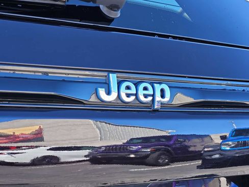 Used 2022 Jeep Grand Cherokee Overland w/ MOPAR Finishing Package image 12