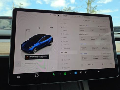 Used 2024 Tesla Model Y 2WD image 32