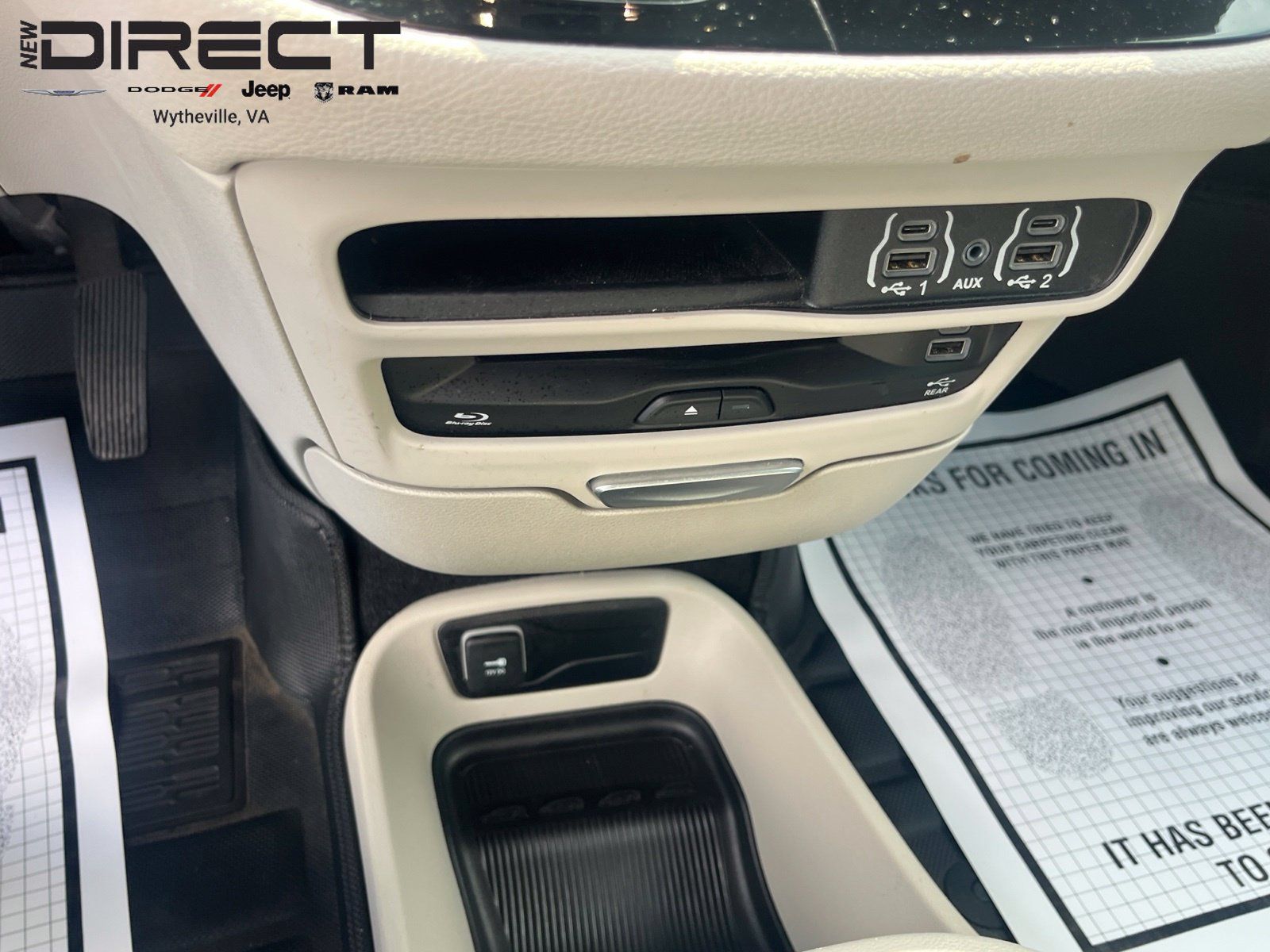 Used 2023 Chrysler Pacifica Touring-L w/ Uconnect Theater Family Group AWD/4WD image 26