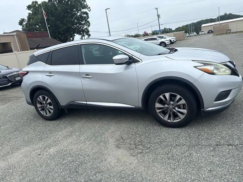 Used 2015 Nissan Murano S FWD image 2