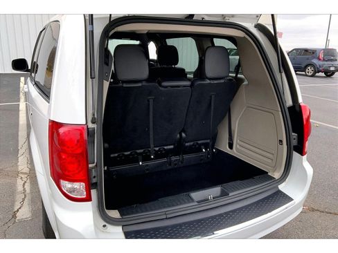 Used 2019 Dodge Grand Caravan SXT image 24