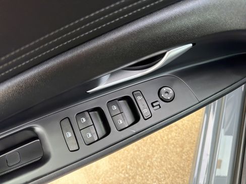 Used 2022 Hyundai Elantra SEL w/ Convenience + Premium Package image 11