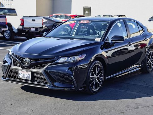 Certified 2023 Toyota Camry SE image 3