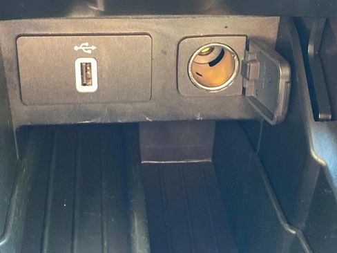 Used 2019 Ford Explorer XLT w/ Equipment Group 201A FWD image 28
