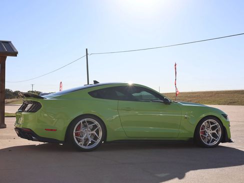 Used 2020 Ford Mustang Shelby GT500 w/ Technology Package image 3