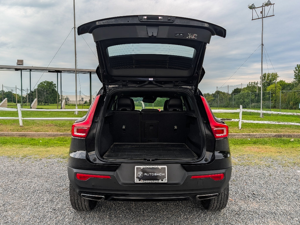 Used 2020 Volvo XC40 T5 R-Design w/ Protection Package Premier AWD/4WD image 7