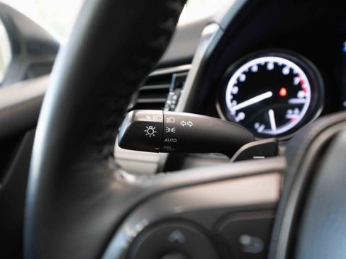 Used 2022 Toyota Camry SE image 13