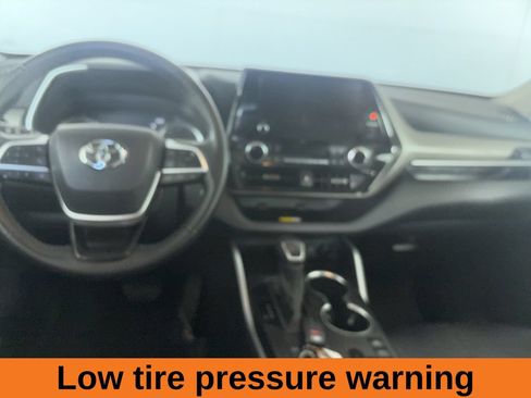 Used 2025 Toyota Highlander XLE AWD/4WD image 26