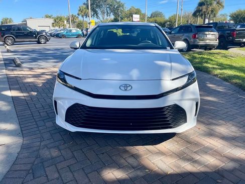 Used 2025 Toyota Camry LE image 7