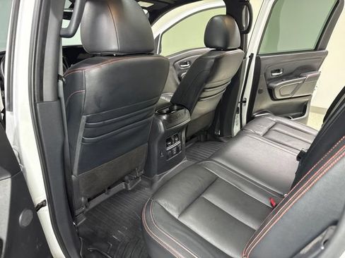 Used 2020 Nissan Titan PRO-4X w/ Pro-4x Convenience Package AWD/4WD image 21