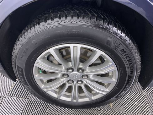 Used 2018 Cadillac XT5 Luxury w/ Driver Awareness Package image 15