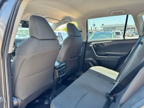 Used 2022 Toyota RAV4 LE AWD/4WD image 21