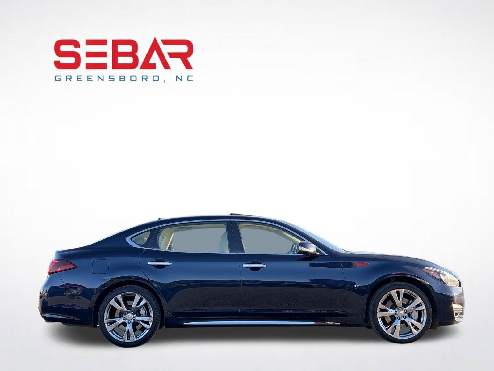 Used 2015 INFINITI Q70 L 3.7 w/ Deluxe Touring Package RWD image 8