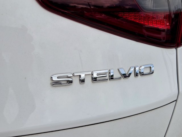 Used 2023 Alfa Romeo Stelvio Veloce AWD/4WD image 12