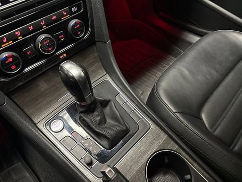 Used 2016 Volkswagen Passat 1.8T SEL Premium image 40