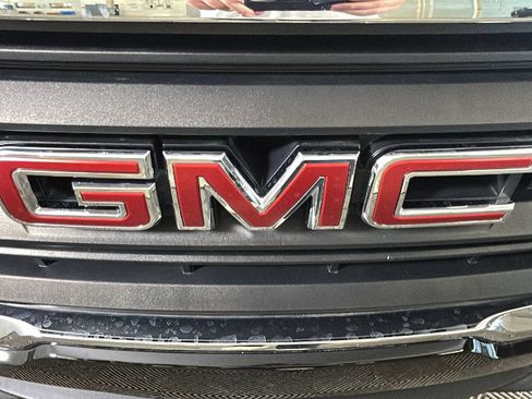Used 2022 GMC Terrain SLE w/ Driver Convenience Package AWD/4WD image 11
