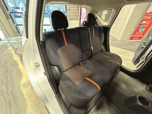 Used 2015 Nissan Versa Note SR w/ SR Convenience Package FWD image 6