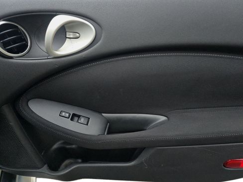 Used 2016 Nissan 370Z NISMO image 18