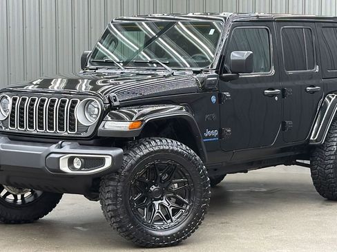 Used 2025 Jeep Wrangler Unlimited Sahara w/ Safety Group image 1